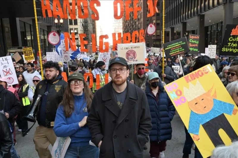 memprotes pemerintahan Presiden Donald Trump dalam demonstrasi bertajuk "No Kings"