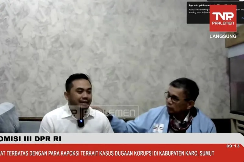 Terdakwa kasus proyek video desa Amsal Sitepu Terdakwa kasus proyek video desa Amsal Sitepu bersama Anggota Komisi III DPR RI Hinca Panjaitan saat ikut rapat daring bersama Komisi III DPR RI. (ANTARA/HO-DPR)