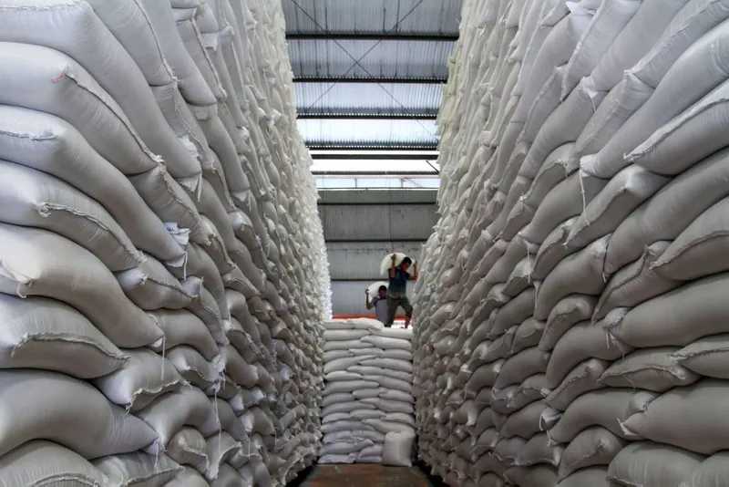 antarafoto-stok-beras-bulog-hadapi-fenomena-gozilla-el-nino-1775051351-1