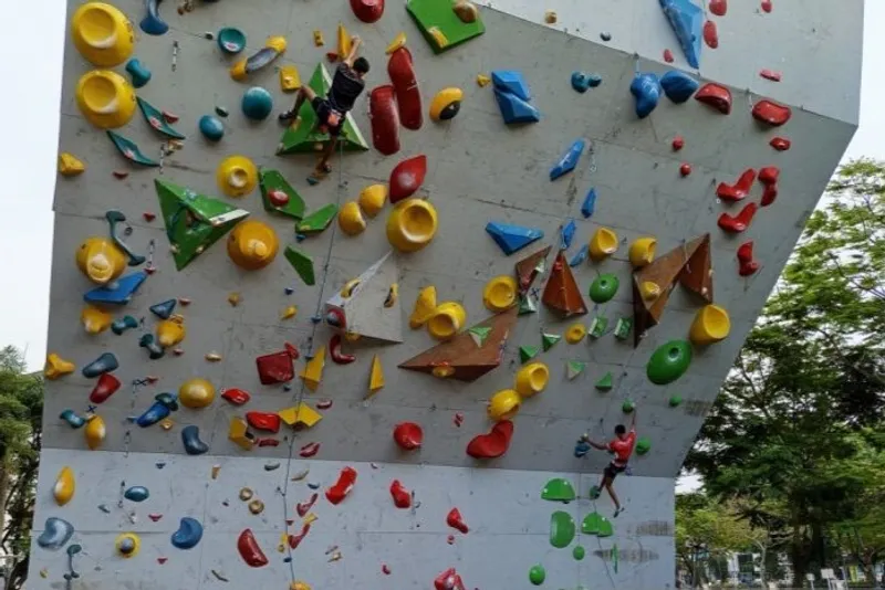 Atlet lead tim panjat tebing Indonesia berlatih 
