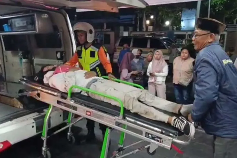 korban kecelakaan lalu lintas berupa bus terguling di  tol jombang