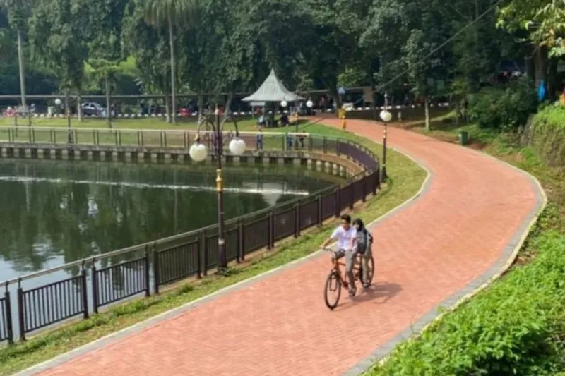 Jogging track di Taman Margasatwa Ragunan Zoo