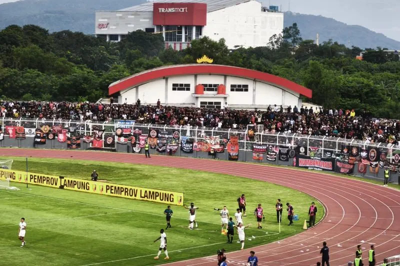 Pemain Bhayangkara Presisi Lampung FC sedang merayakan gol pengunci kemenangan 