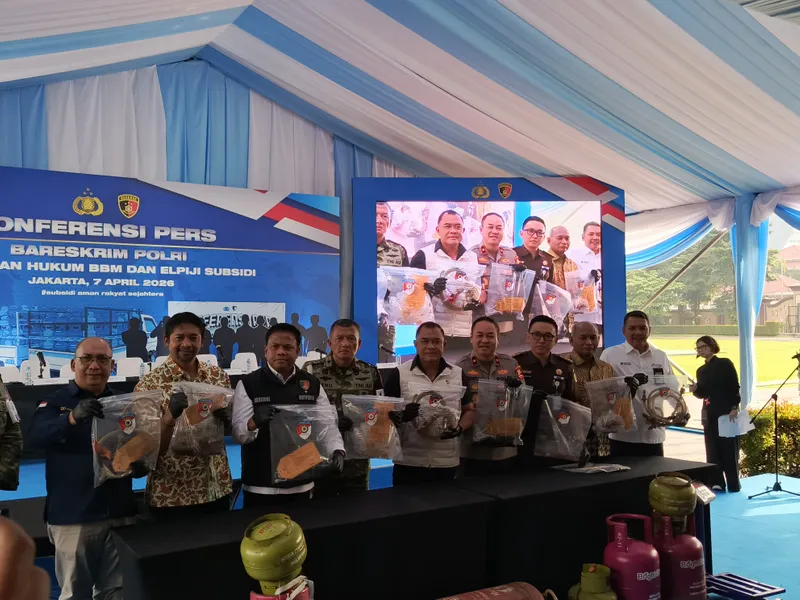 Konferensi pers pengungkapan kasus penyalahgunaan BBM dan LPG subsidi