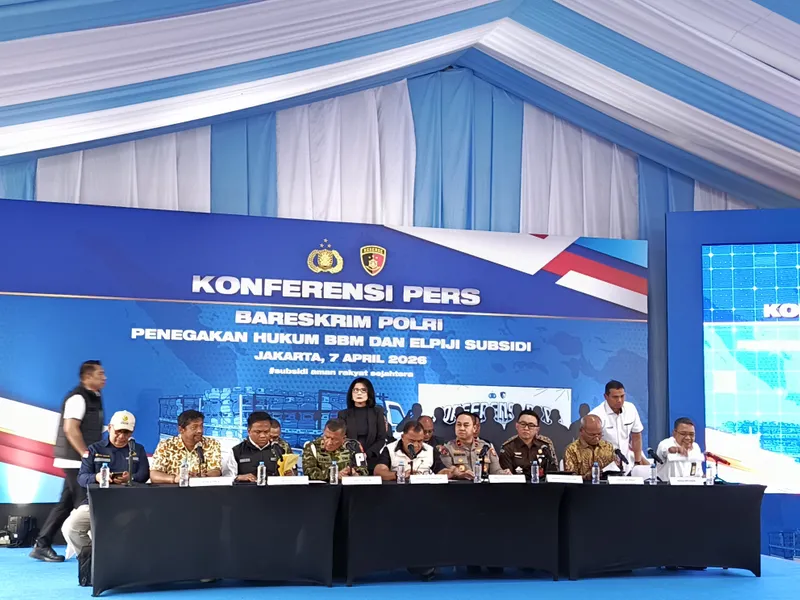 Konferensi pers pengungkapan kasus penyalahgunaan BBM dan LPG subsidi