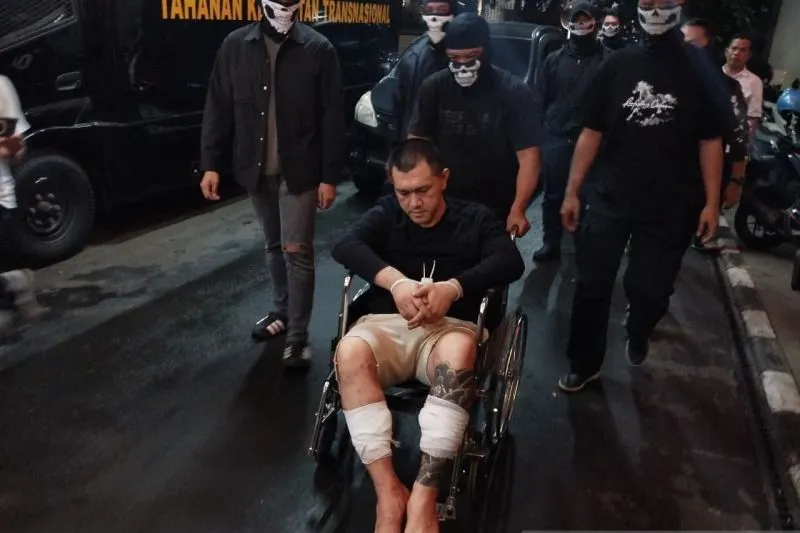 Buron pemasok sabu-sabu Andre Fernando alias Charlie alias "The Doctor" 