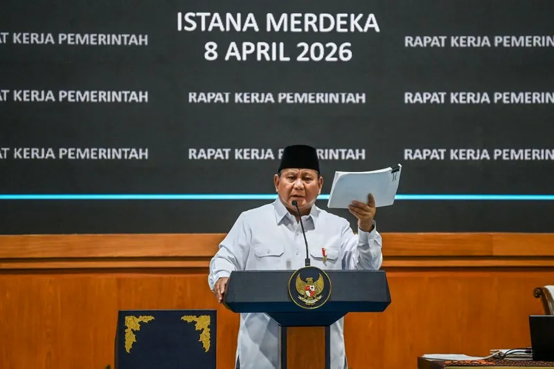 antarafoto-presiden-prabowo-beri-taklimat-saat-pimpin-rapat-kerja-1775641756-1
