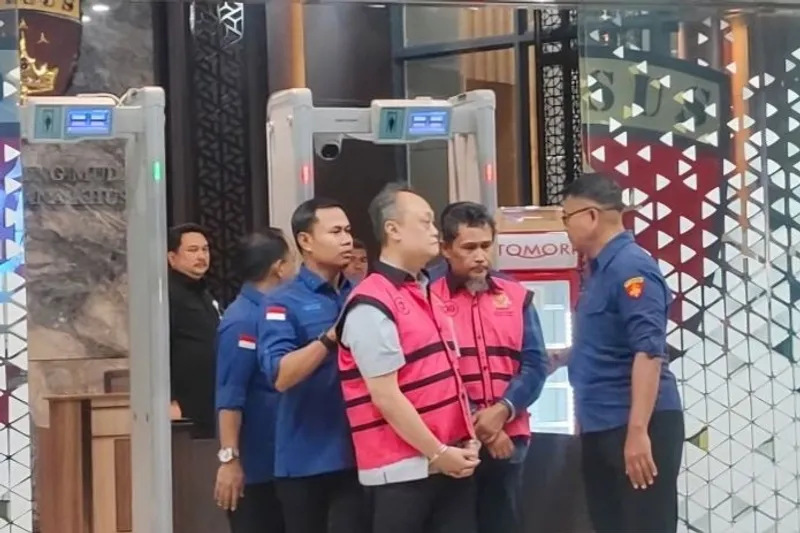 Tersangka kasus dugaan korupsi pengadaan minyak mentah dan produk kilang petral