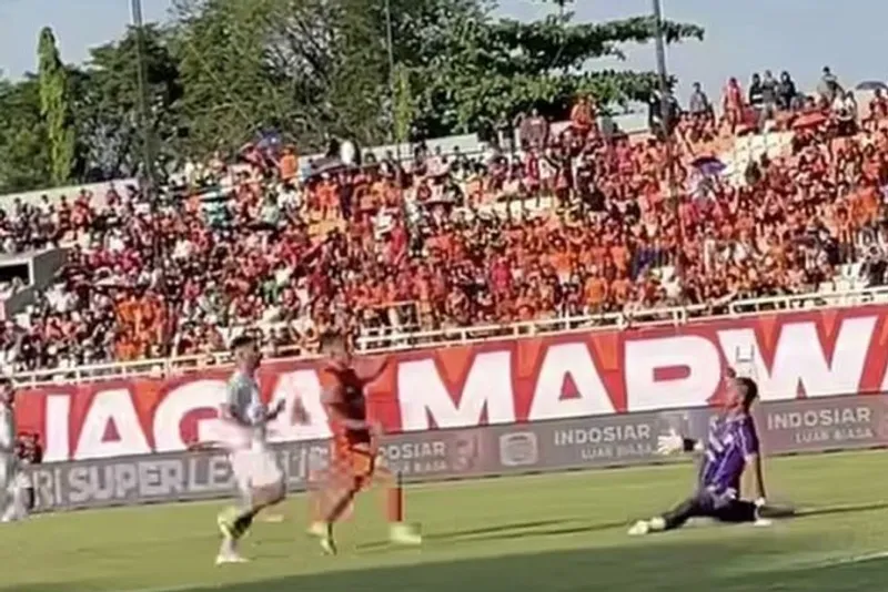 Pemain Borneo FC Mariano Peralta 