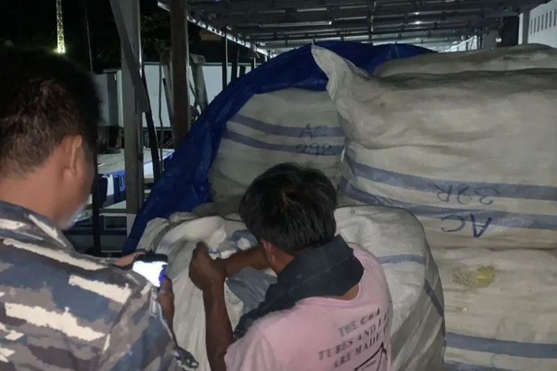 Ballpress pakaian bekas yang ditemukan personel TNI AL  di Tarakan