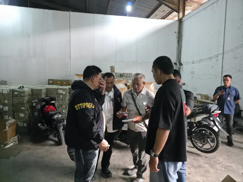 penggeledahan terhadap lima gudang barang impor ilegal di wilayah Jakarta