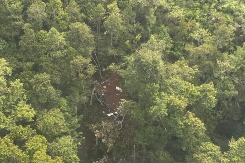 Tim pencari menemukan benda yang diduga helikopter milik PT Matthew Air 