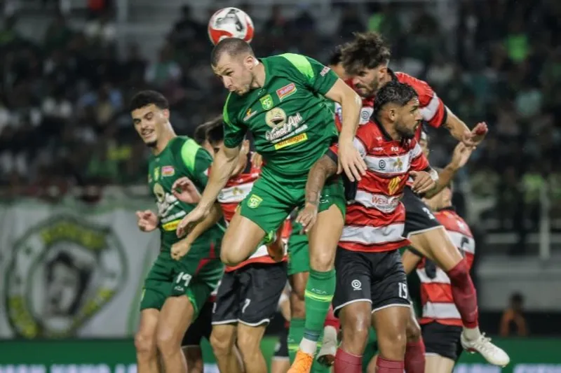 Pesepakbola Persebaya Surabaya Mihailo Perovic 