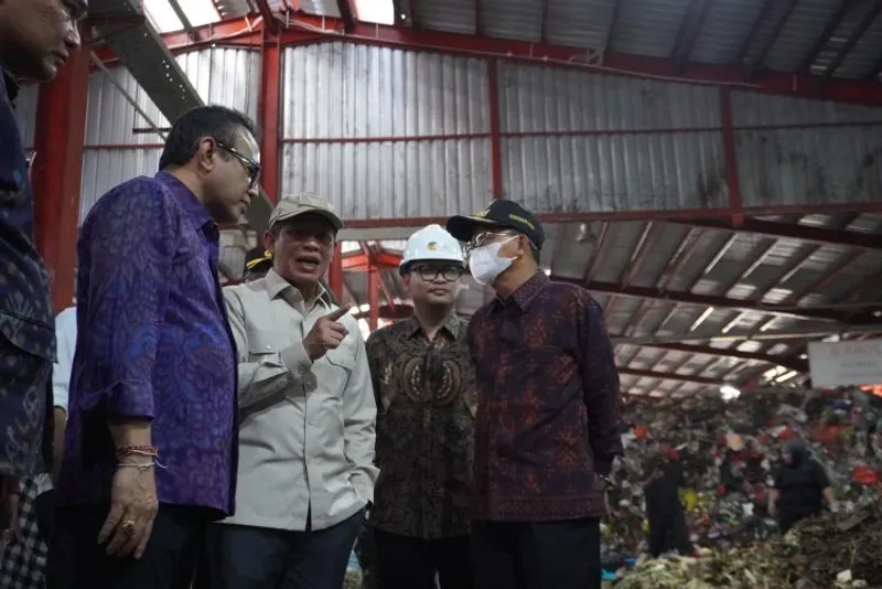 Menteri LH Hanif Faisol Nurofiq 