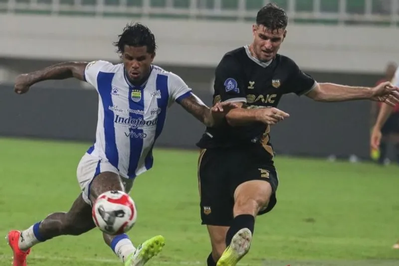 Pesepak bola Dewa United Banten FC Nick Kuipers 