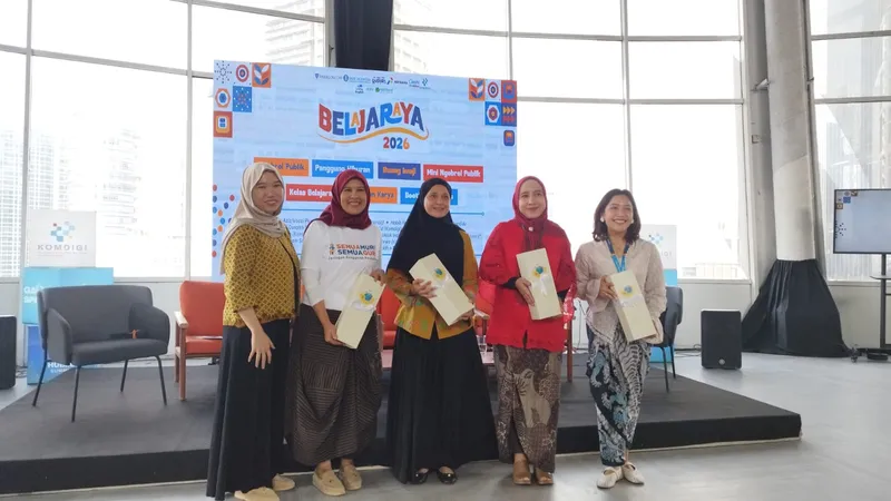 Najelaa Shihab, Pendidik & Inisiator Jaringan SMSG 