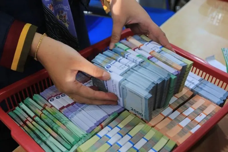 n uang rupiah untuk kebutuhan Lebaran di Kantor Bank Aceh 