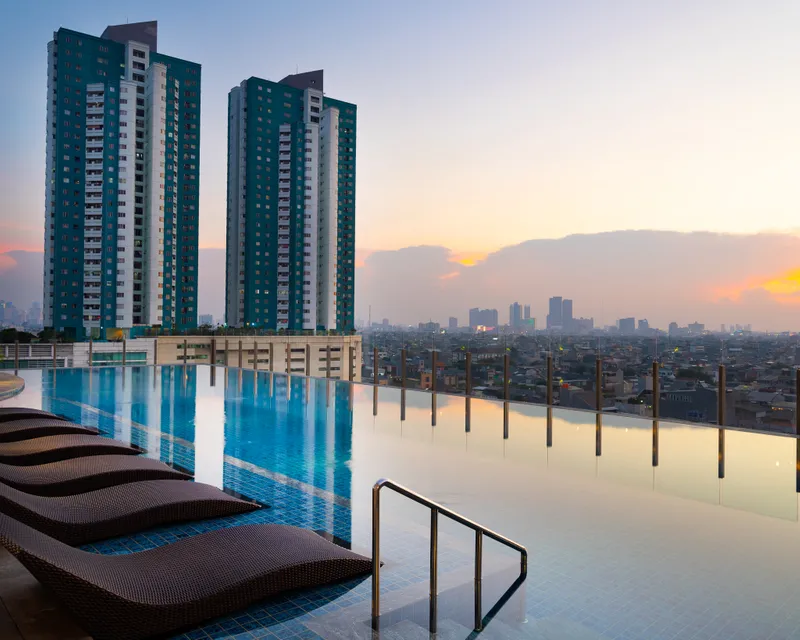 Swimming Pool Evening (4)