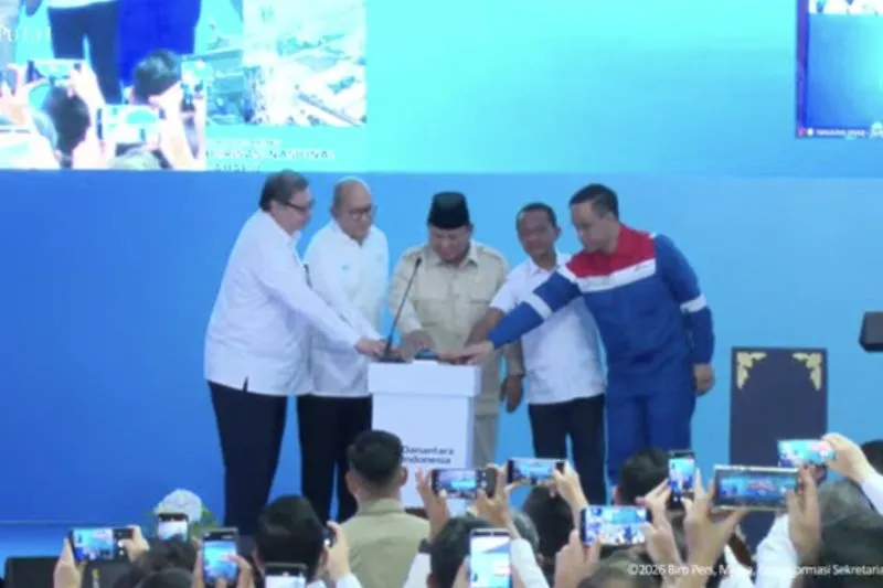 Presiden Prabowo Subianto "groundbreaking" 13 proyek hilirisasi nasional 