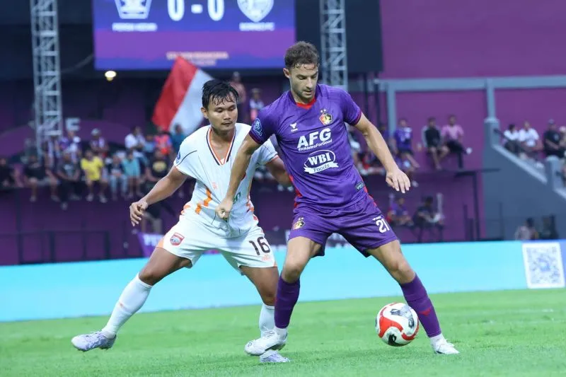 Pemain Persik Kediri saat melawan tim tamu, Borneo FC 