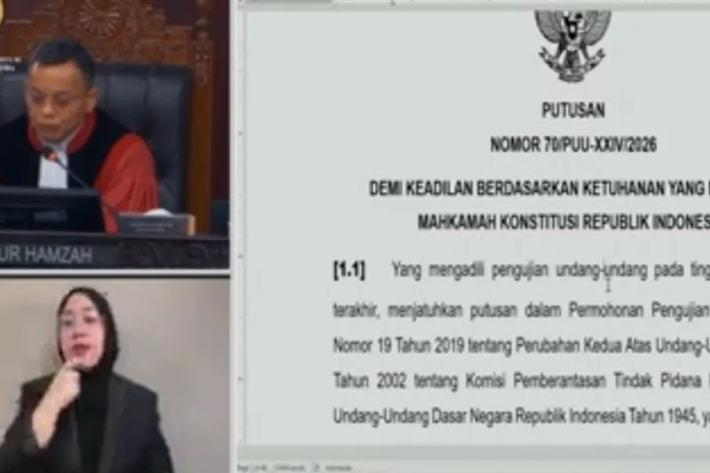 Hakim Konstitusi Guntur Hamzah 