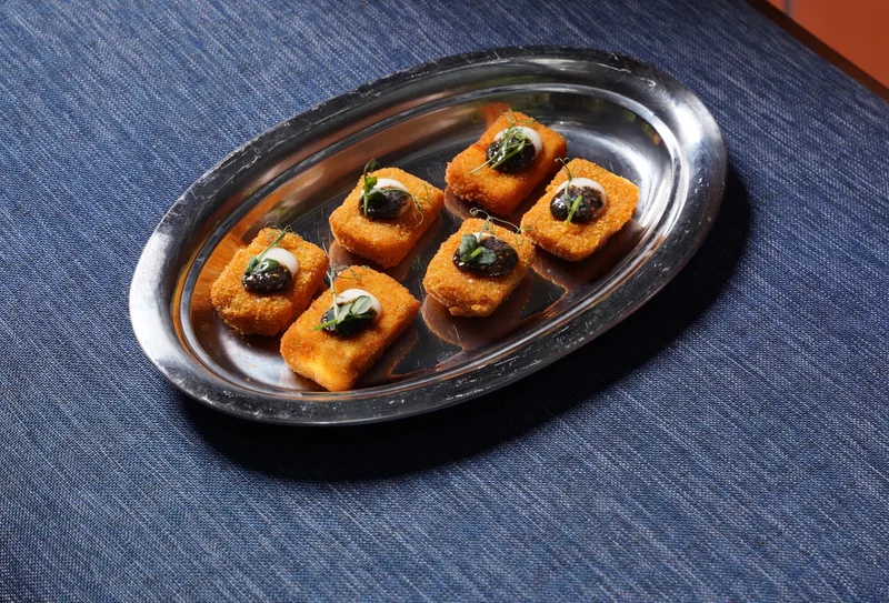 Arotel Casa Kuningan9831 2 (1)