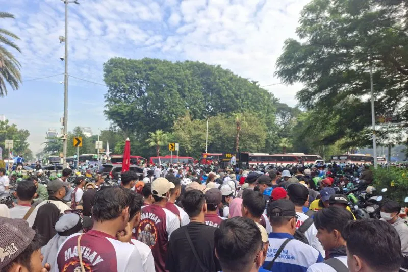 Ribuan massa buruh dari berbagai  May Day 2026