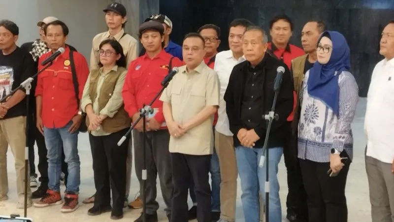 Wakil Ketua DPR RI Sufmi Dasco Ahmad bersama jajaran DPR 