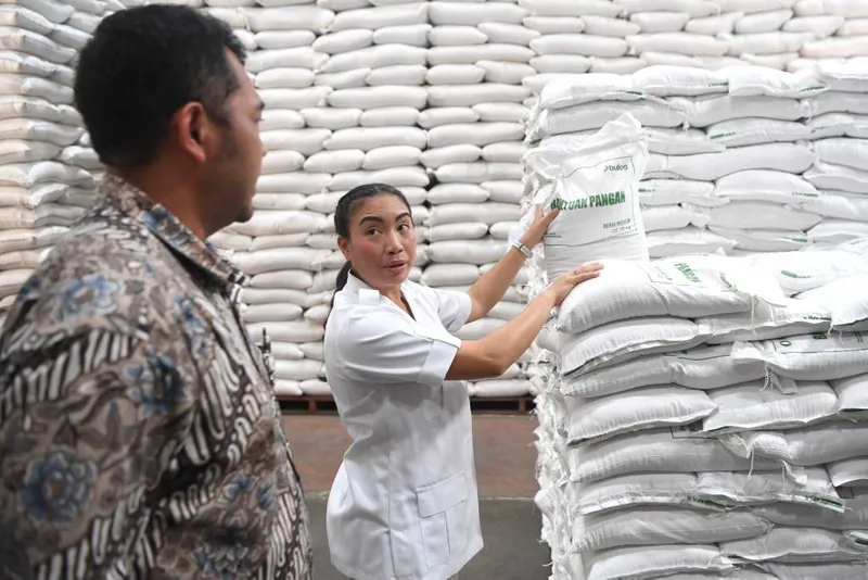 antarafoto-komisi-vii-dpr-sidak-gudang-bulog-jakarta-1778139323-1