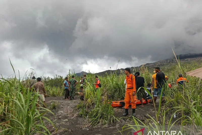Proses evakuasi pendaki Gunung Dukono Maluku Utara