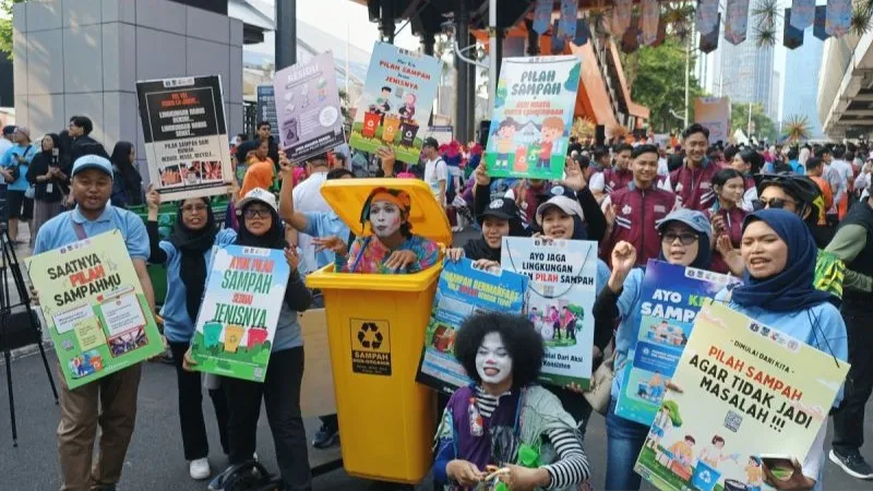 berkampanye untuk pilah sampah di CFD Rasuna Said