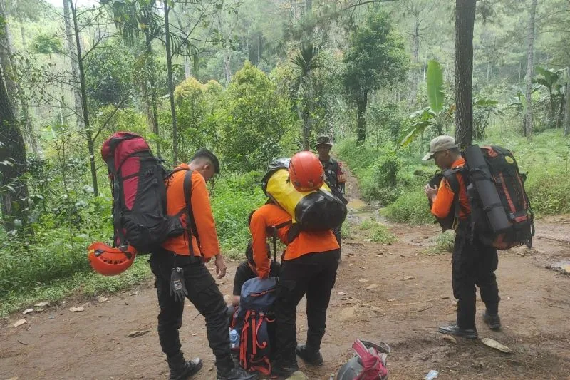 mahasiswi ITB yang hilang kontak saat mendaki Gunung Puntang