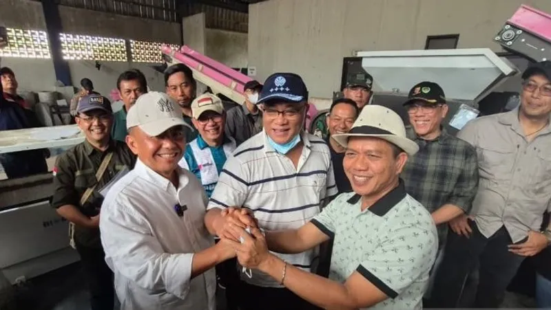 Menteri Lingkungan Hidup Mohammad Jumhur Hidayat 