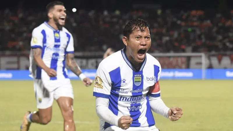 Pesepak bola Persib Bandung Adam Alis Setyano 