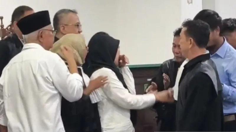 vonis bebas yang dibacakan oleh Ketua Majelis Hakim PN Tipikor Bengkulu 
