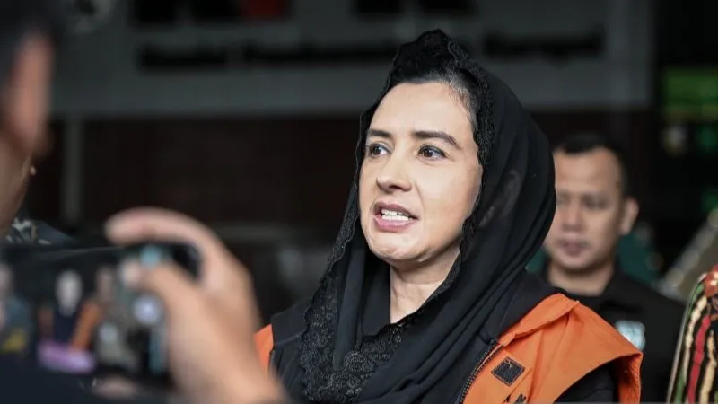 Tersangka kasus dugaan korupsi pengadaan barang dan jasa di Pemkab Pekalongan, Fadia Arafiq 