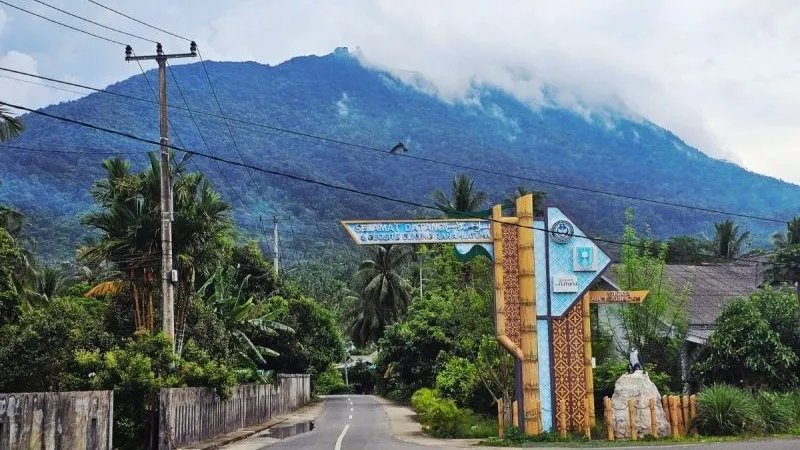 Pintu masuk gunung Ranai salah satu geosite geopark Natuna 