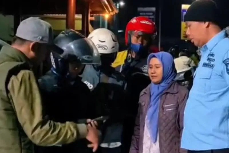 tiket daring di pintu masuk wisata Bromo 