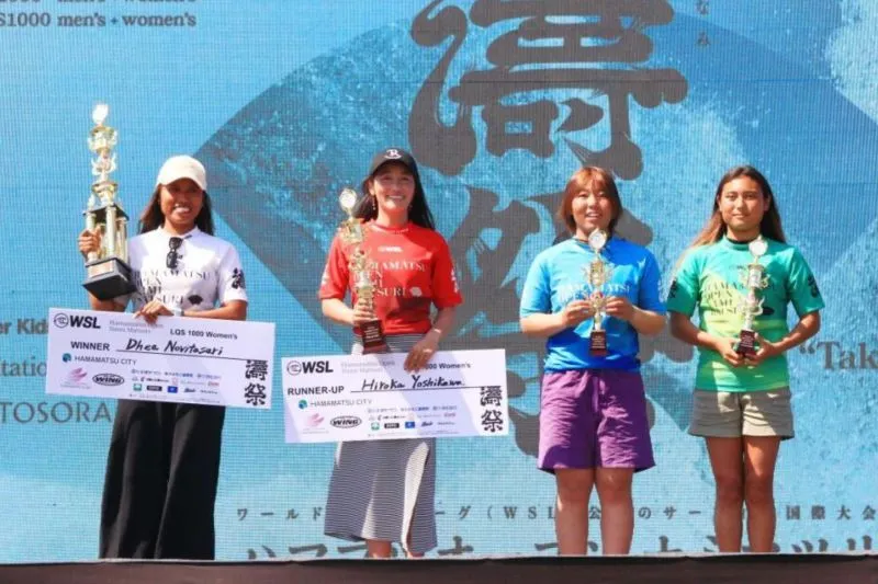 Peselancar longboard putri Indonesia Dhea Natasya