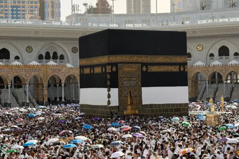 Jamaah haji dari berbagai negara di dunia melakukan tawaf di Masjidil Haram