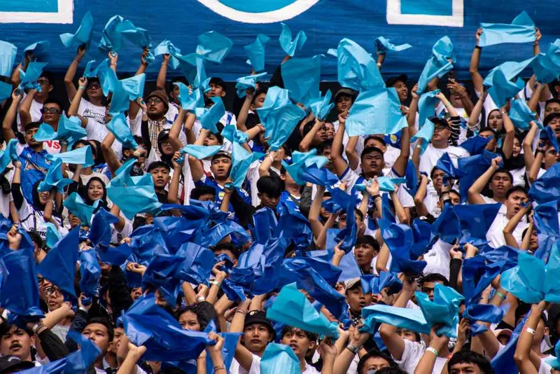 antarafoto-penonton-laga-pamungkas-persib-bandung-1779533081-1