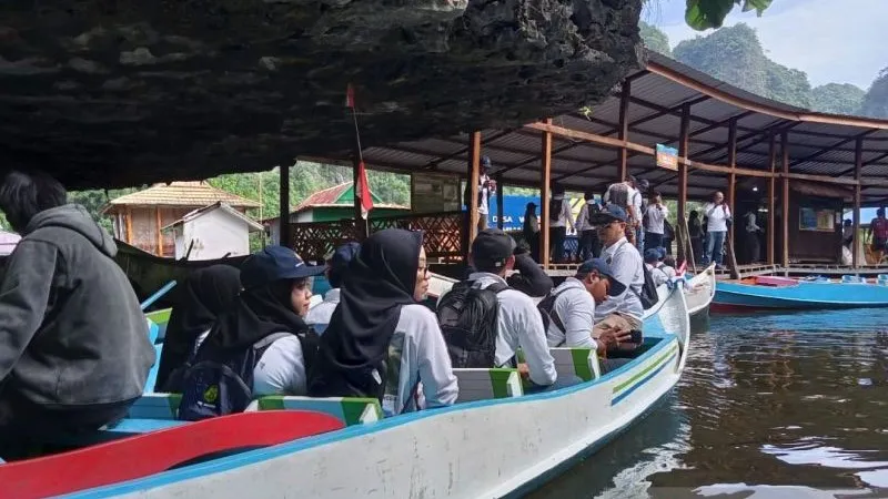salah satu destinasi wisata di kawasan karst Rammang-Rammang Sulawesi Selatan