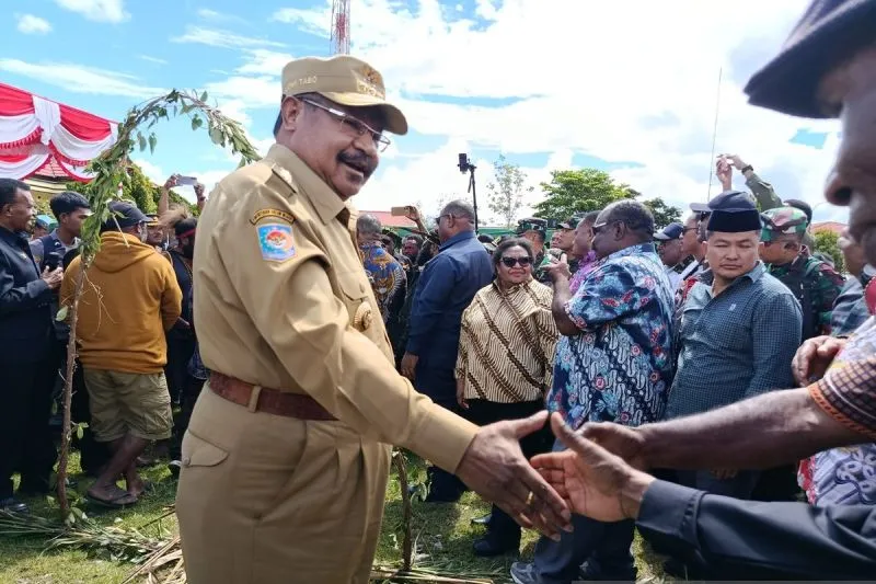 Gubernur Papua Pegunungan John Tabo 