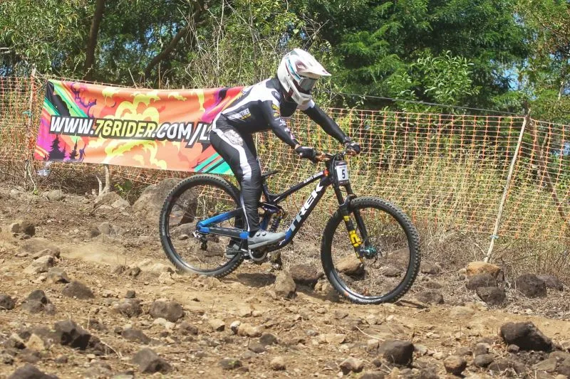 Atlet downhill Andy Prayoga