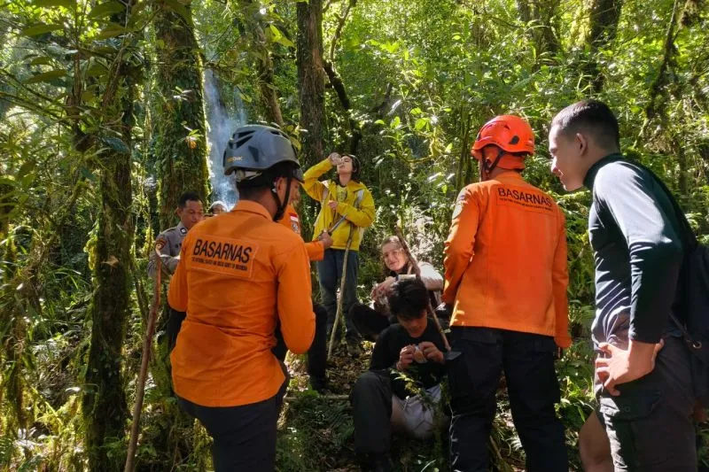 Tim SAR gabungan evakuasi pendaki tersesat di Gunung Batukaru