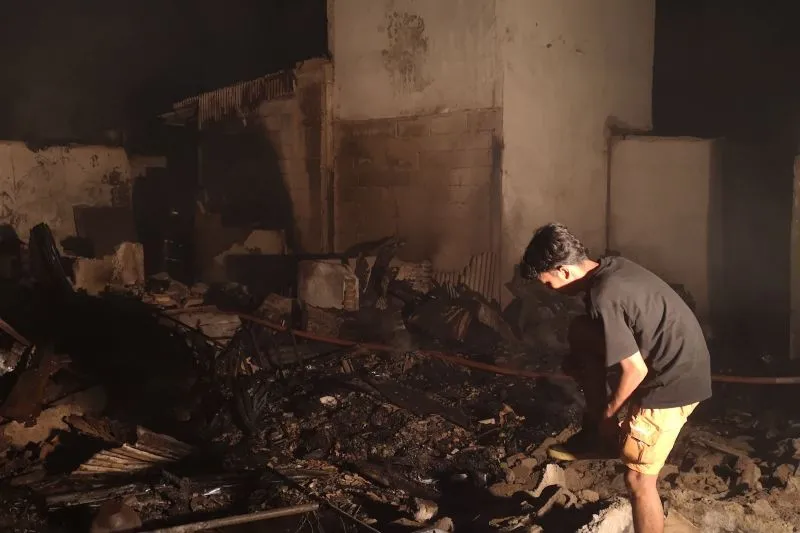 Suasana terkini di lokasi kebakaran kampung pasar di Jalan Haji Ung