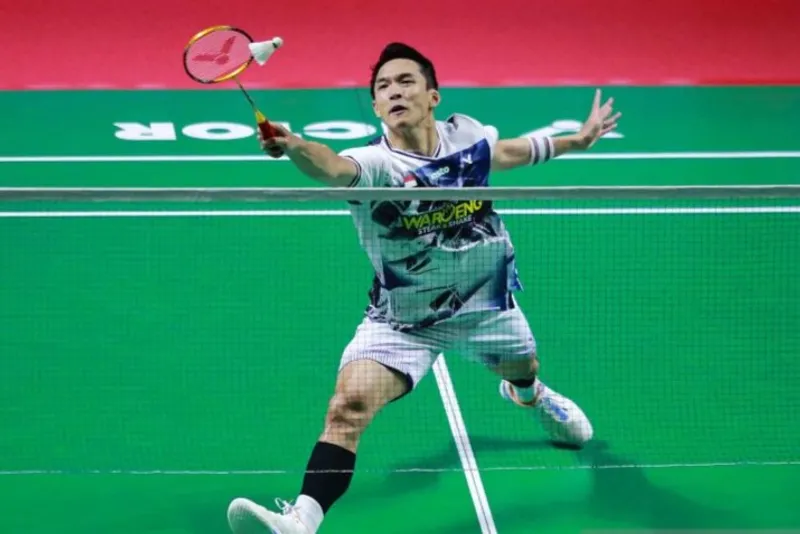 Pebulu tangkis tunggal putra Indonesia Jonatan Christie Pebulu tangkis tunggal putra Indonesia Jonatan Christie mengembalikan kok ke pebulu tangkis Thailand Panitchaphon Teeraratsakul pada babak semifinal Polytron Indonesia Open 2026 di Istora Senayan, Jakarta, Sabtu (6/6/2026). Jonatan Christie melaju ke final usai menang rubber gim 16-21, 21-10 dan 21-12. ANTARA FOTO/Asprilla Dwi Adha/nym.