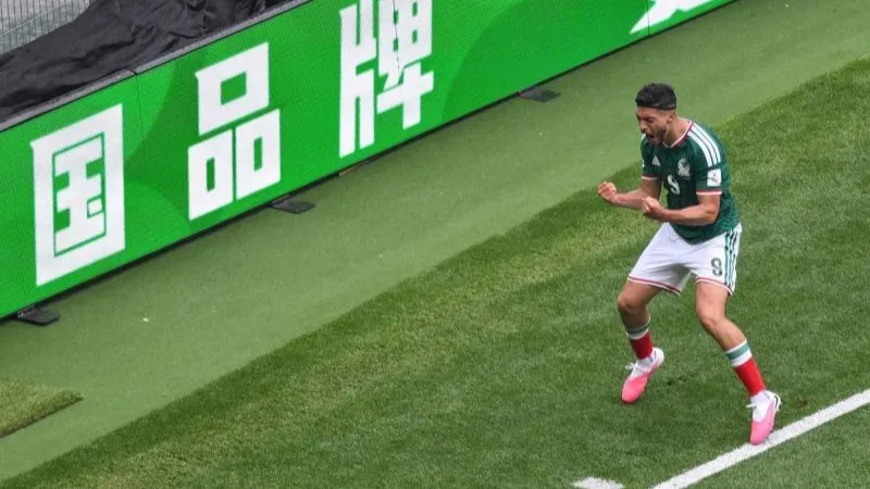 Pesepak bola Tim Nasional Meksiko Raul Jimenez 