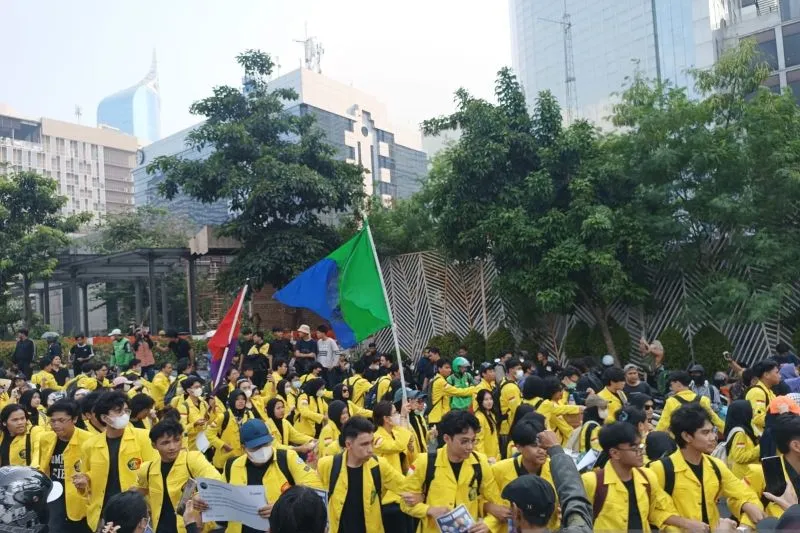 Massa aksi unjuk rasa berbagai u nivesritas di Jakarta