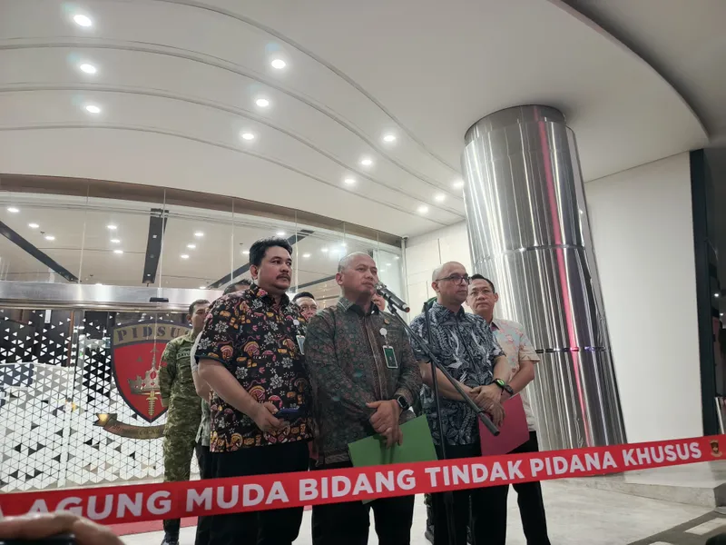 Kejaksaan Agung (Kejagung) menetapkan AM, Komisaris PT YAT, sebagai tersangka 